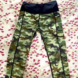 CVG Reversible CAMO Capris